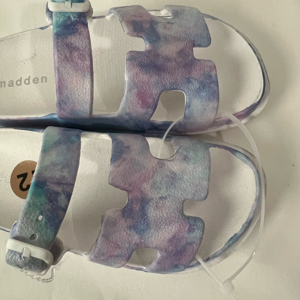 Madden Girl Blue and Purple Casual Sandals with Watercolor Strap, Brand New - Picture 4 of 10
